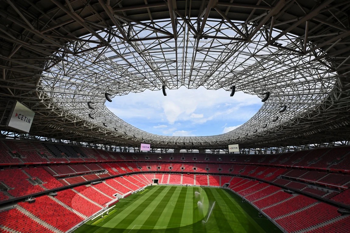 BL-döntő hétvége Budapesten 2026 – Meccshangulat a Parlament lábánál a Smúz teraszán