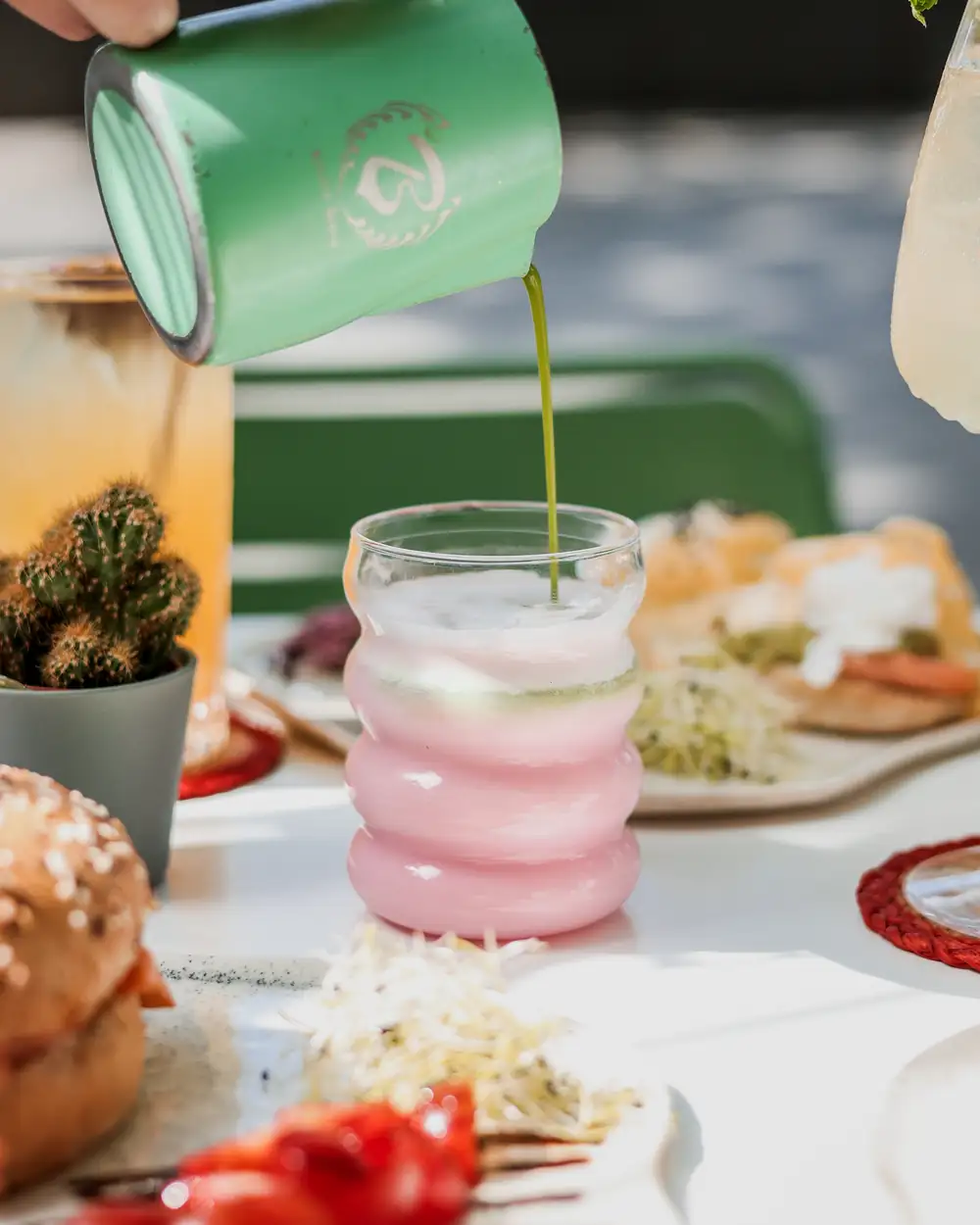 Matcha ital készül a Smúz Café teraszán