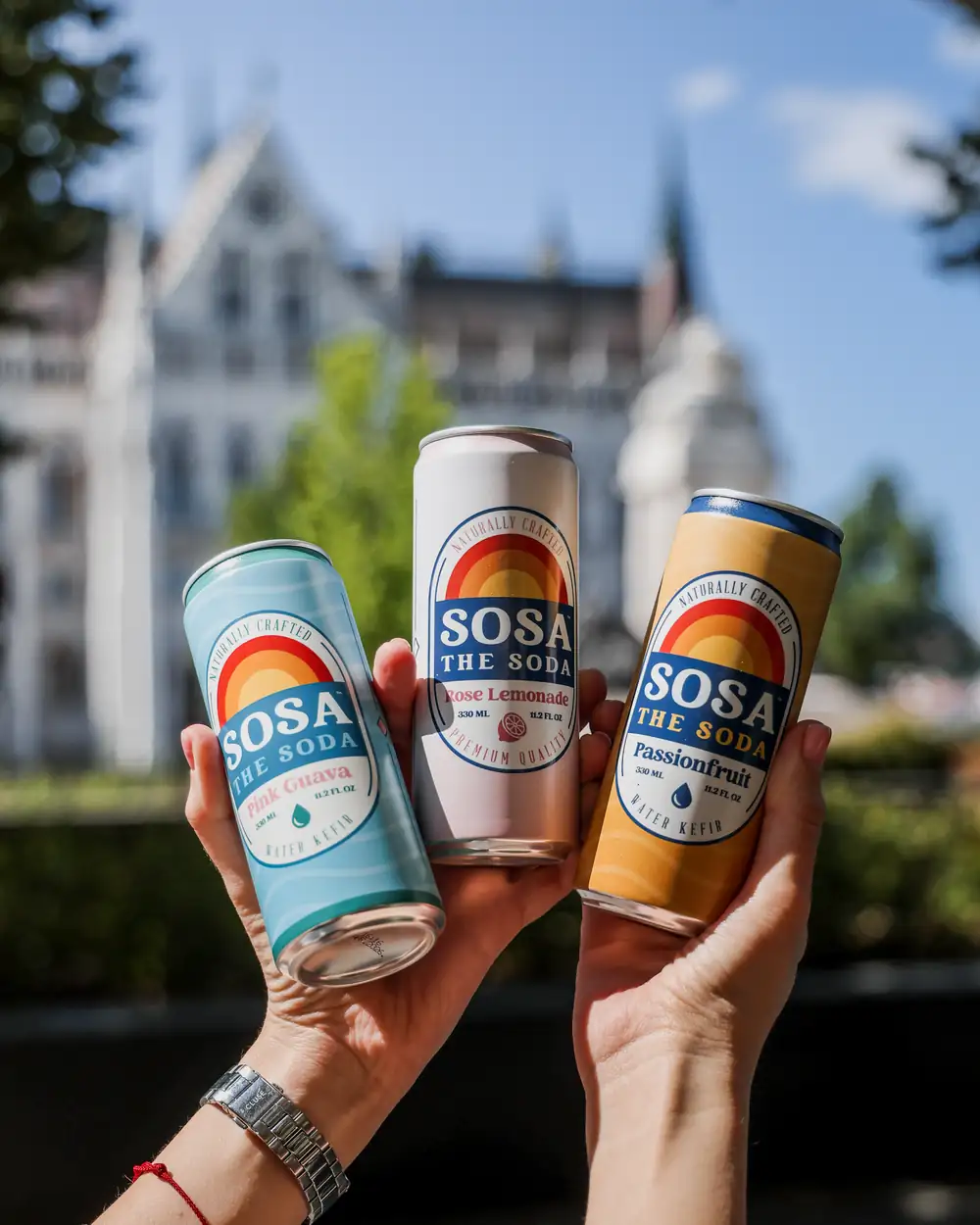 Koccintás SOSA szódákkal a Parlamentnél