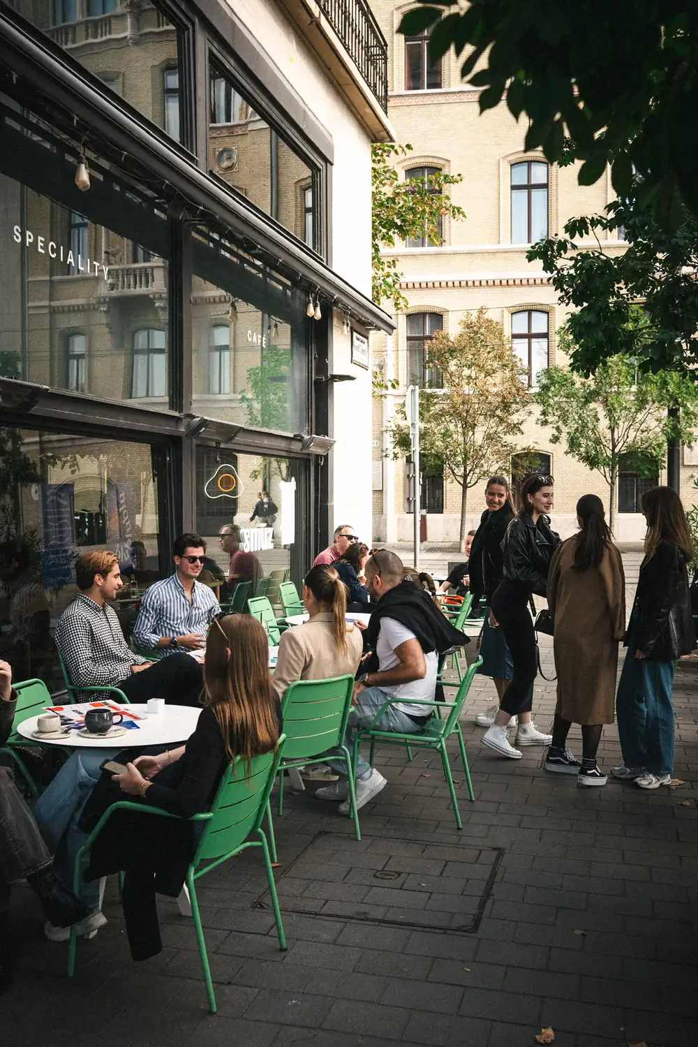 Pezsgő teraszélet a Smúz Cafénál